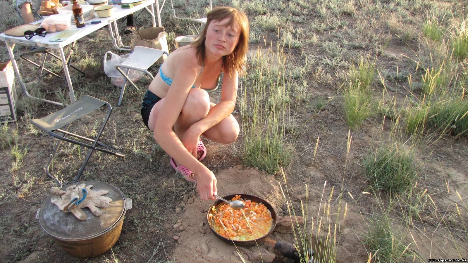 Вырвал руку нудисты готовят ужин nudisti-gotovyat-uzhin